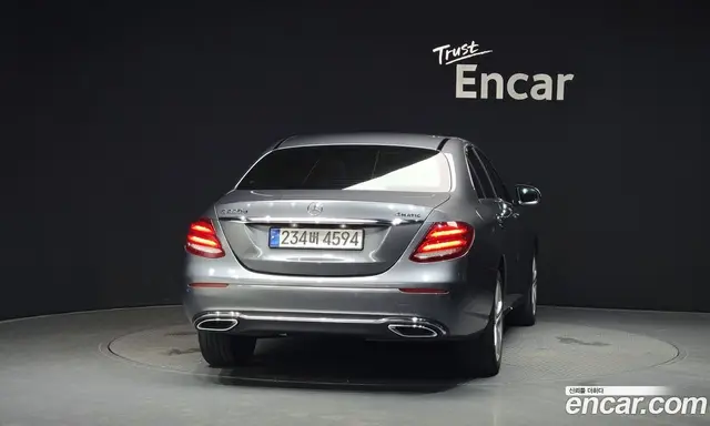 Mercedes-Benz E-Class 2018 1.9 автомат (гидро), миниатюра 4