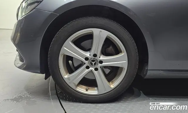 Mercedes-Benz E-Class 2018 1.9 автомат (гидро), миниатюра 5