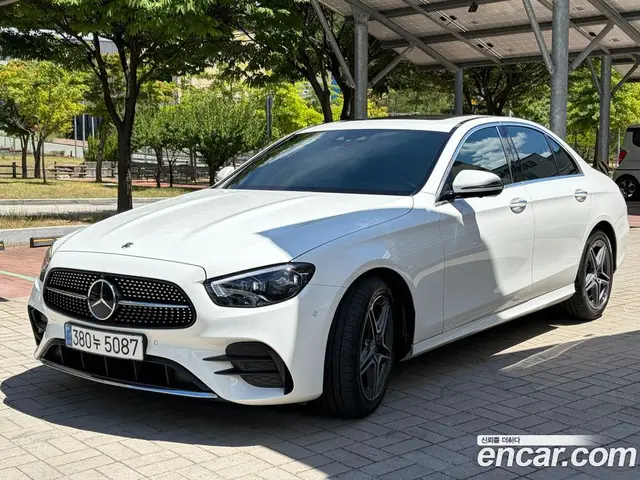 Mercedes-Benz E-Class 2023 2.0 автомат (гидро), миниатюра 3