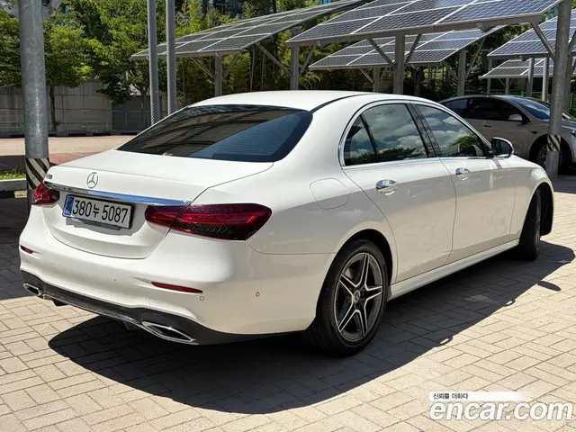 Mercedes-Benz E-Class 2023 2.0 автомат (гидро), миниатюра 6