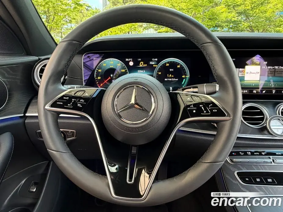 Mercedes-Benz E-Class 2023 2.0 автомат (гидро), фото 9