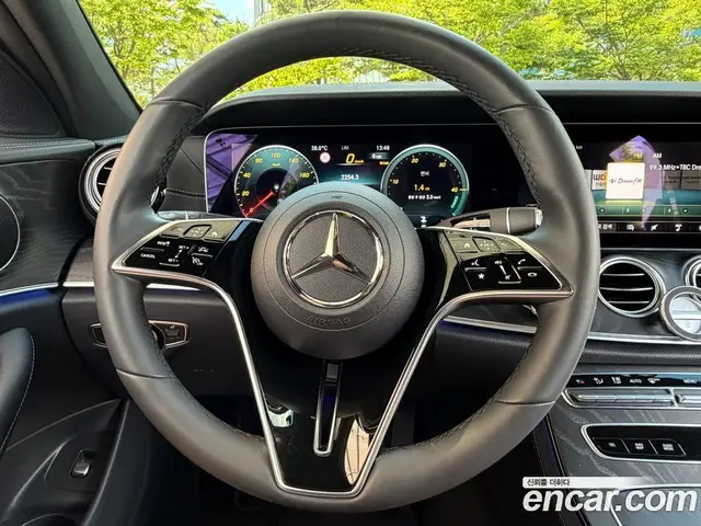 Mercedes-Benz E-Class 2023 2.0 автомат (гидро), миниатюра 9