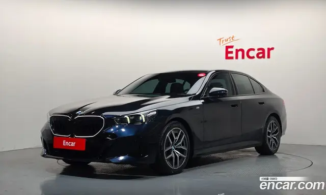 BMW 5 серия, 2025, 8 610 км