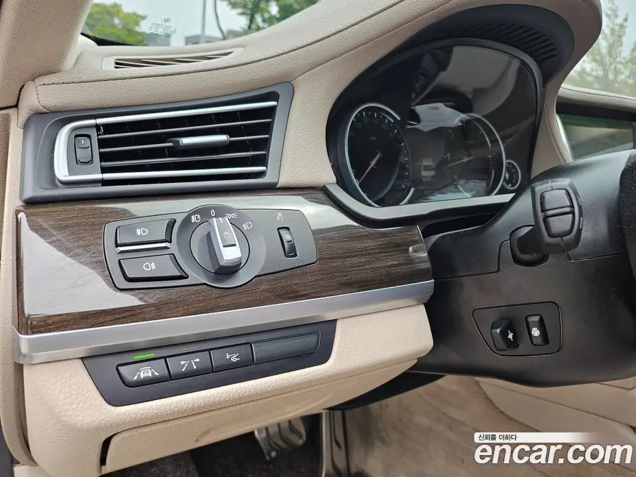 BMW 7 серия 2013 3.0 автомат (гидро), фото 12 BMW 7 серия 2013 3.0 автомат (гидро), фото 12