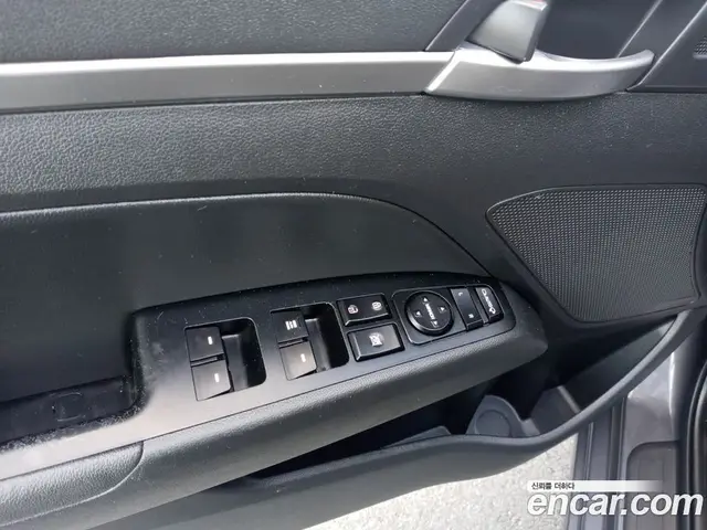 Hyundai Avante 2019 1.6 автомат (гидро), миниатюра 9