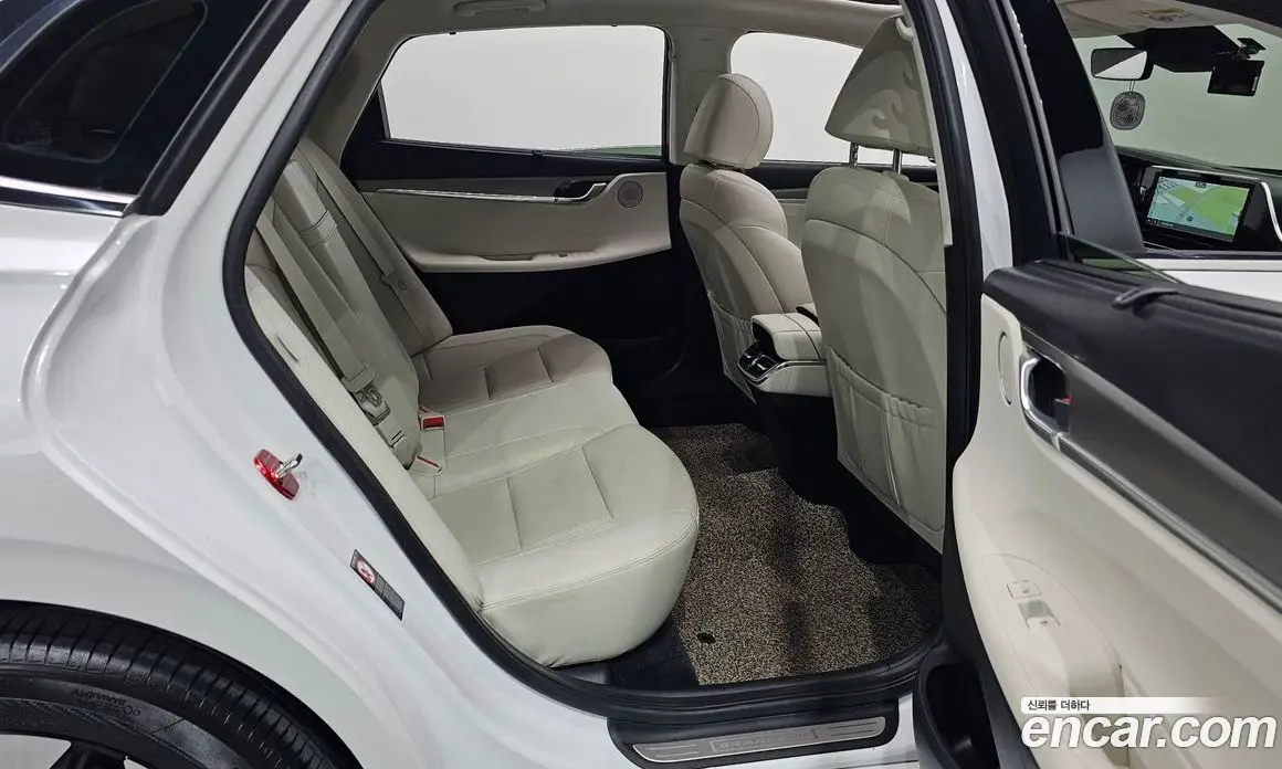 Hyundai Grandeur 2022 2.4 автомат (гидро), фото 17