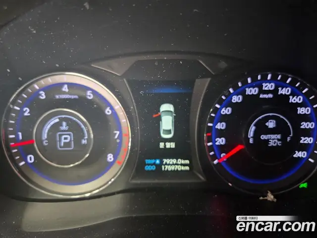 Hyundai i40 2012 2.0 автомат (гидро), миниатюра 8 Hyundai i40 2012 2.0 автомат (гидро), миниатюра 8