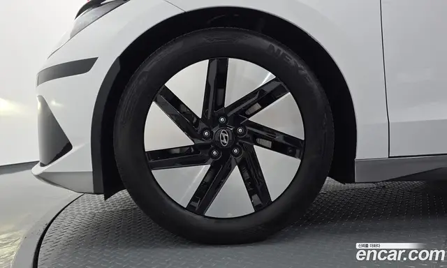 Hyundai Ioniq 6 2023 0.1 автомат (гидро), миниатюра 5