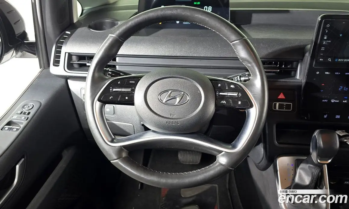 Hyundai Staria 2022 2.2 автомат (гидро), фото 13