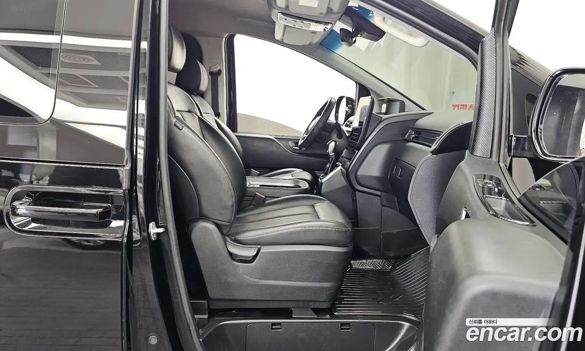 Hyundai Staria 2022 3.5 автомат (гидро), фото 17