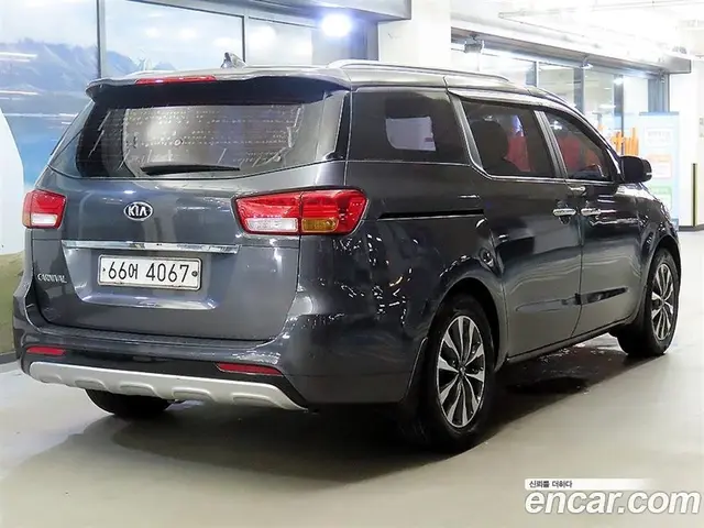 Kia Carnival 2014 2.2 автомат (гидро), миниатюра 4