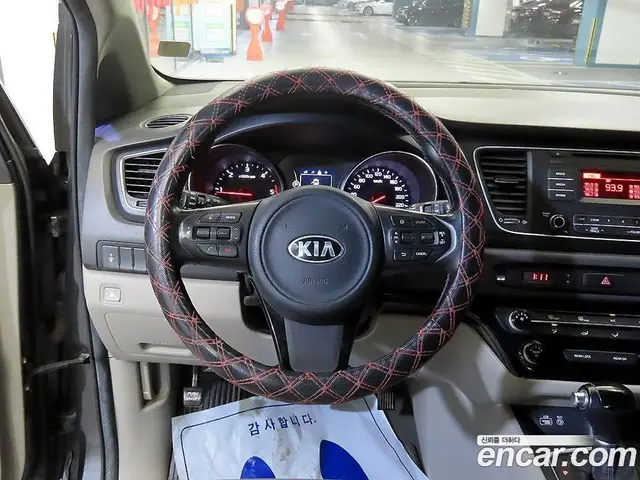 Kia Carnival 2014 2.2 автомат (гидро), миниатюра 9