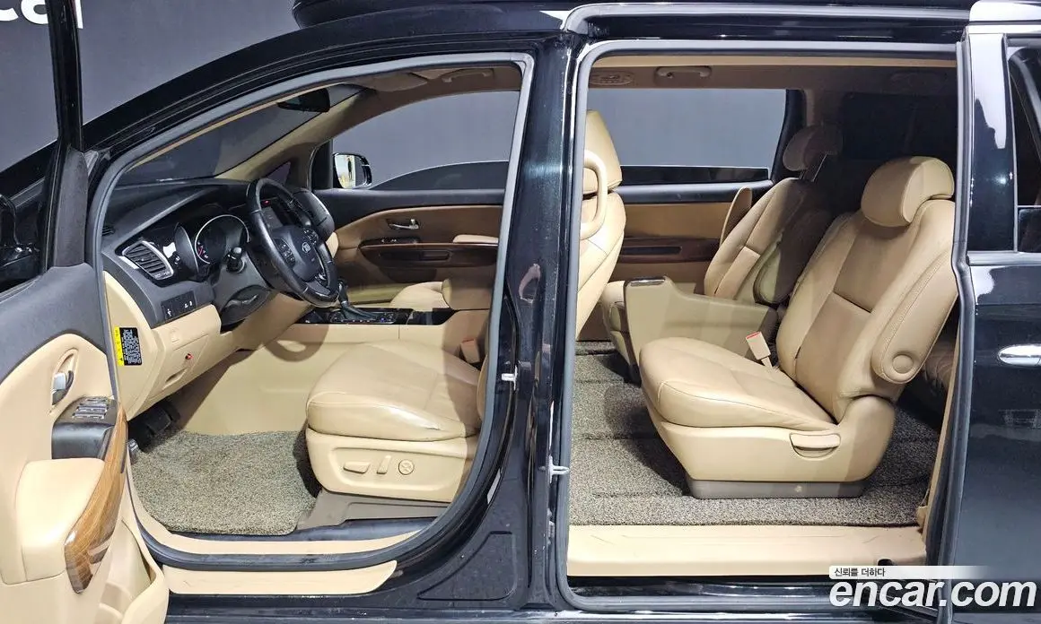 Kia Carnival 2015 2.2 автомат (гидро), фото 16 Kia Carnival 2015 2.2 автомат (гидро), фото 16