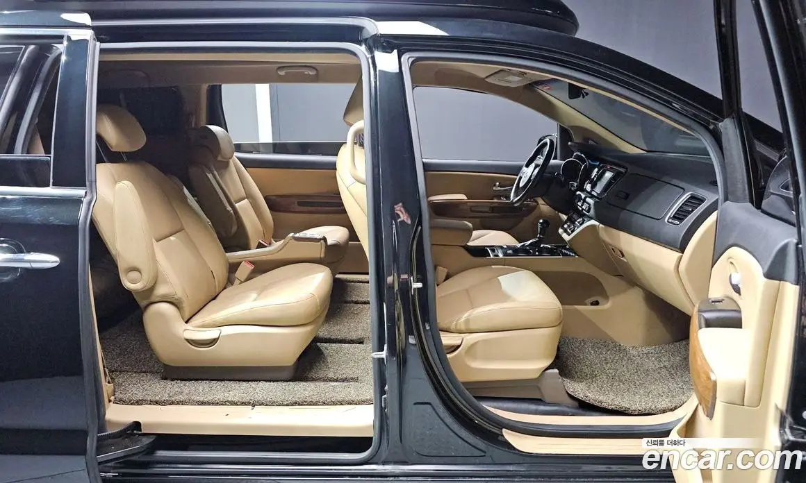 Kia Carnival 2015 2.2 автомат (гидро), фото 18 Kia Carnival 2015 2.2 автомат (гидро), фото 18