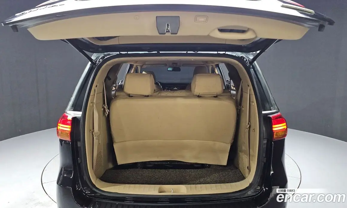 Kia Carnival 2015 2.2 автомат (гидро), фото 20 Kia Carnival 2015 2.2 автомат (гидро), фото 20