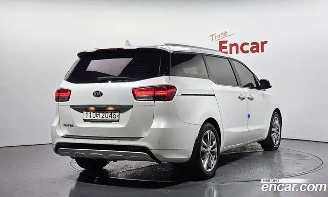 Kia Carnival 2015 2.2 автомат (гидро), миниатюра 2