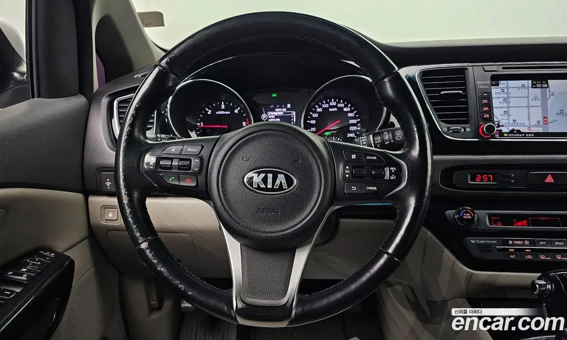 Kia Carnival 2015 2.2 автомат (гидро), фото 13