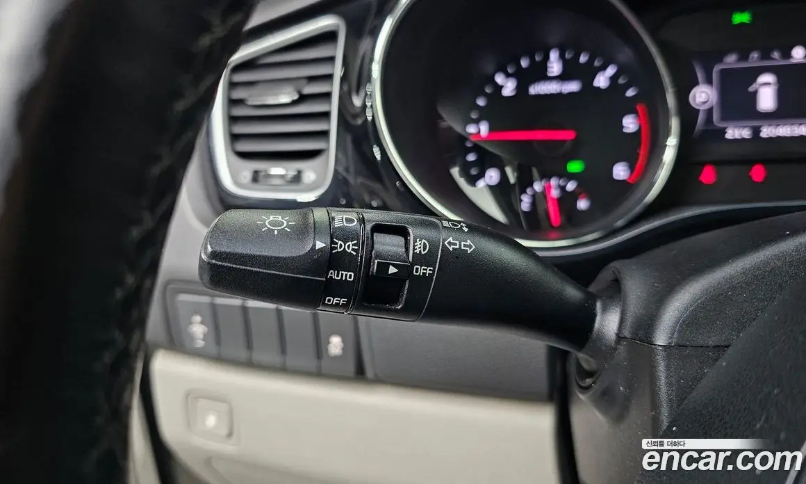 Kia Carnival 2015 2.2 автомат (гидро), фото 14