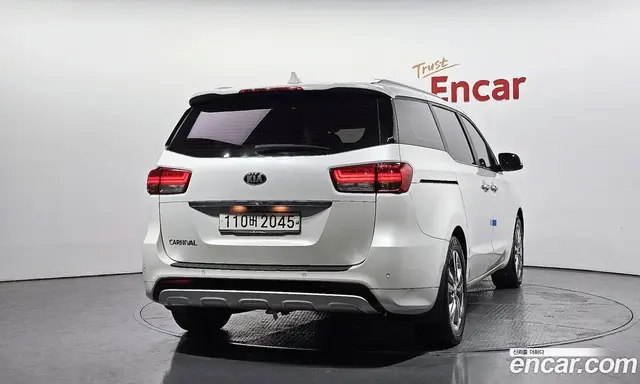 Kia Carnival 2015 2.2 автомат (гидро), миниатюра 4
