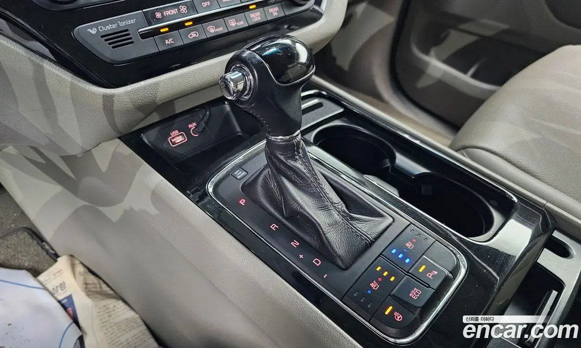 Kia Carnival 2015 2.2 автомат (гидро), фото 9