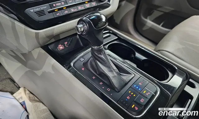 Kia Carnival 2015 2.2 автомат (гидро), миниатюра 9