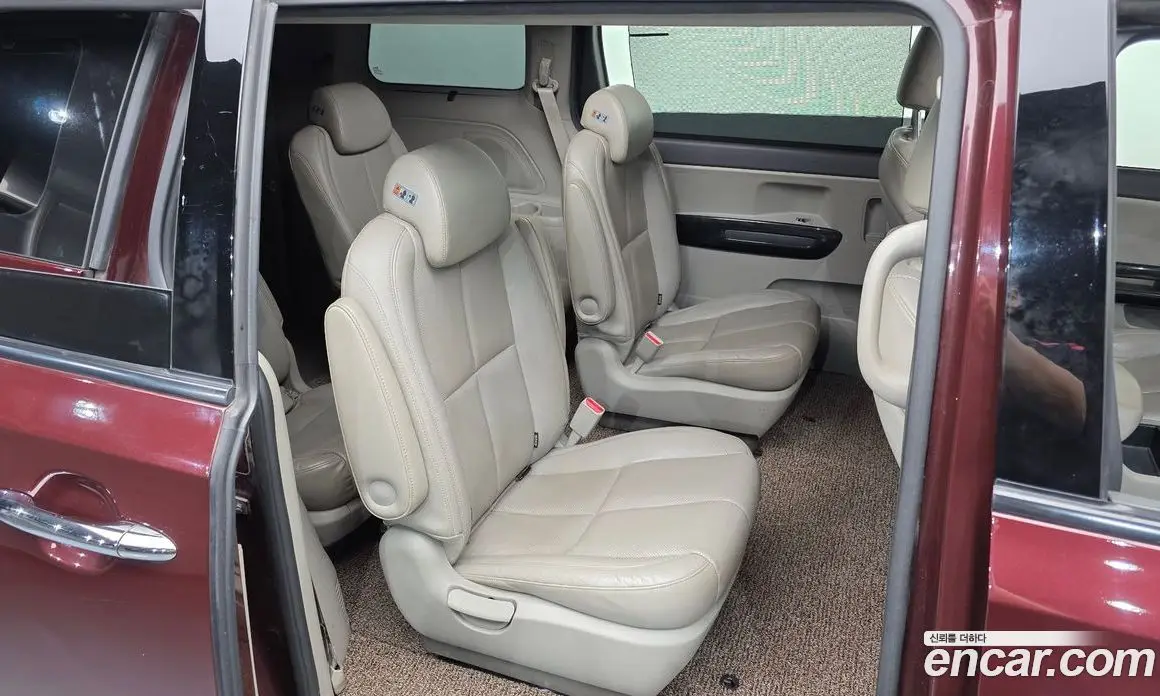 Kia Carnival 2015 2.2 автомат (гидро), фото 12 Kia Carnival 2015 2.2 автомат (гидро), фото 12