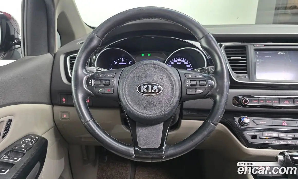 Kia Carnival 2015 2.2 автомат (гидро), фото 13 Kia Carnival 2015 2.2 автомат (гидро), фото 13