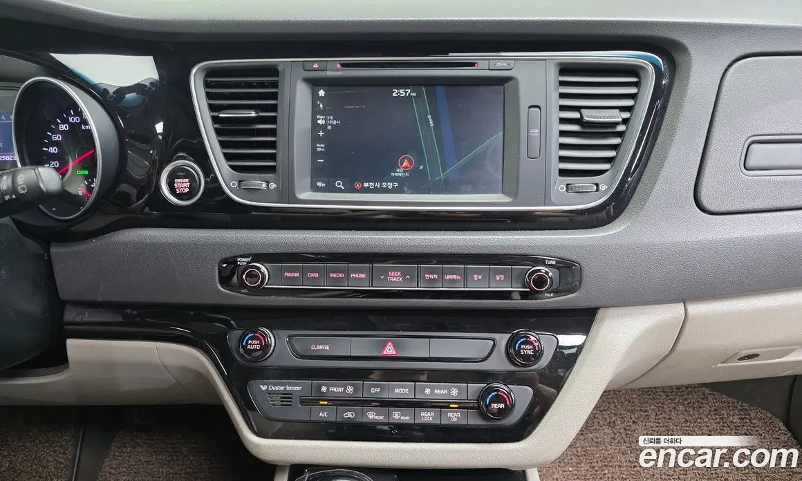 Kia Carnival 2015 2.2 автомат (гидро), фото 14 Kia Carnival 2015 2.2 автомат (гидро), фото 14