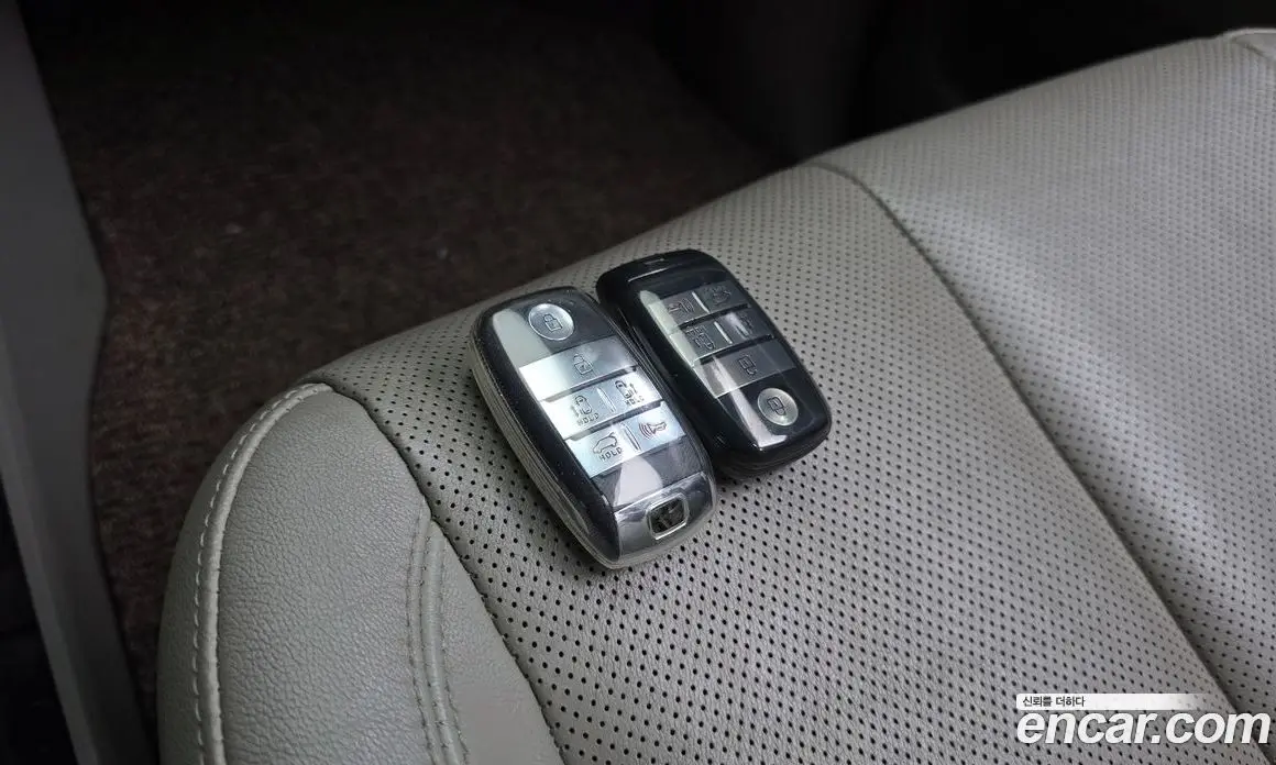 Kia Carnival 2015 2.2 автомат (гидро), фото 17 Kia Carnival 2015 2.2 автомат (гидро), фото 17