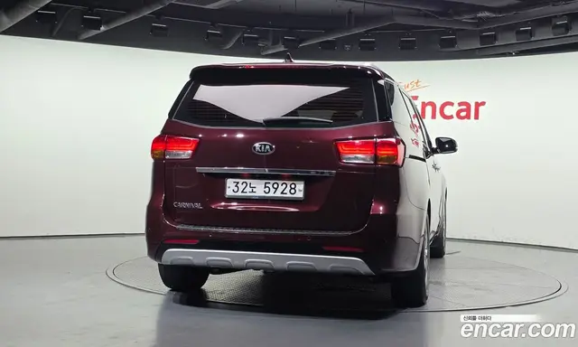 Kia Carnival 2015 2.2 автомат (гидро), миниатюра 4 Kia Carnival 2015 2.2 автомат (гидро), миниатюра 4