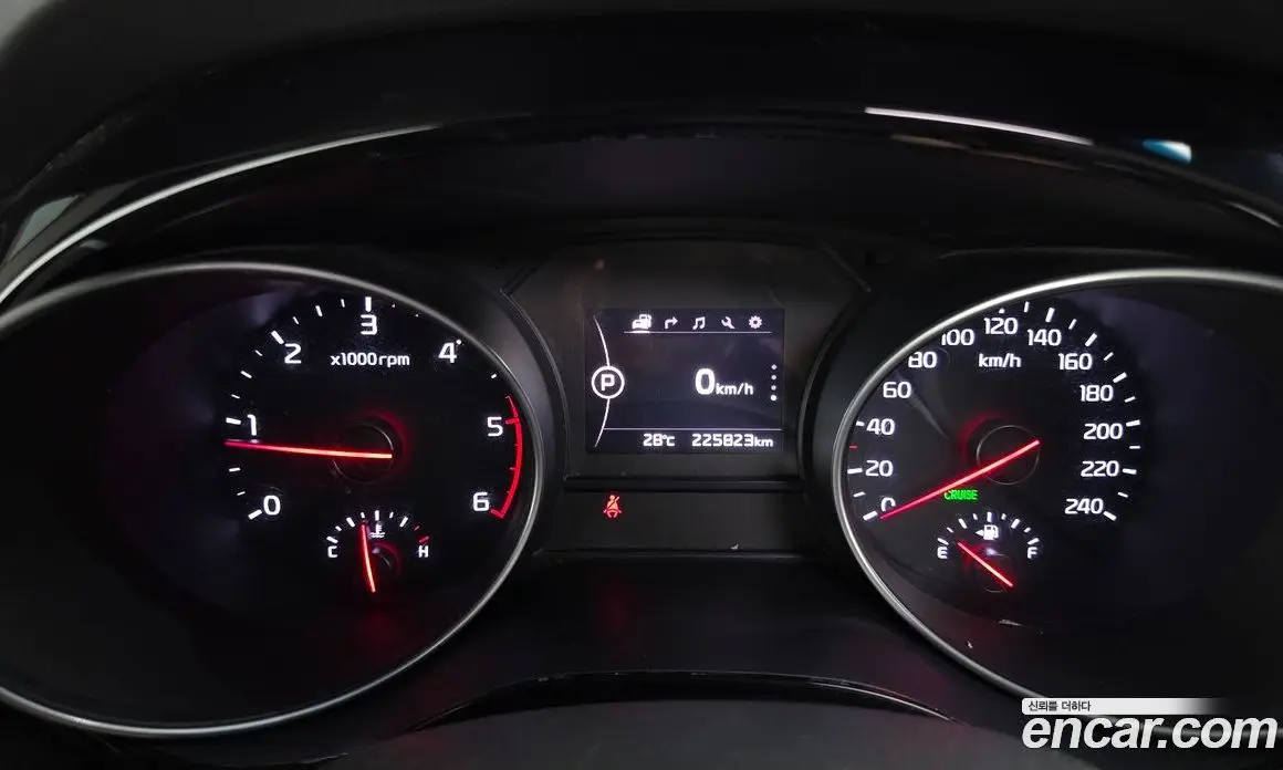 Kia Carnival 2015 2.2 автомат (гидро), фото 8 Kia Carnival 2015 2.2 автомат (гидро), фото 8