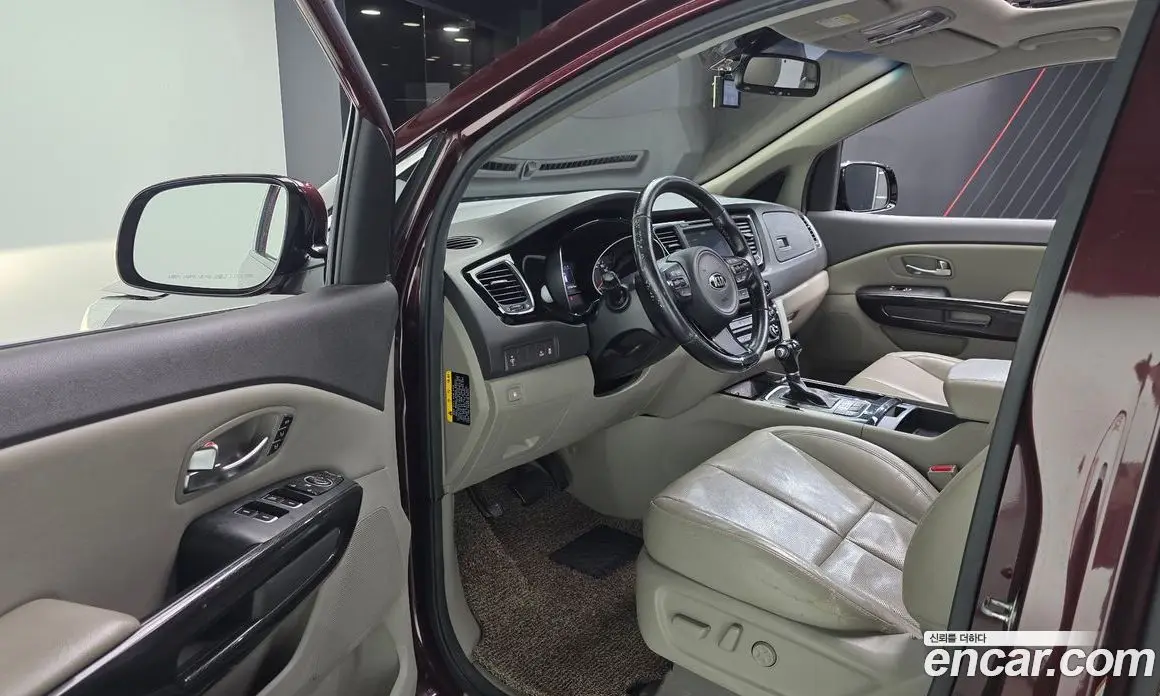 Kia Carnival 2015 2.2 автомат (гидро), фото 10 Kia Carnival 2015 2.2 автомат (гидро), фото 10