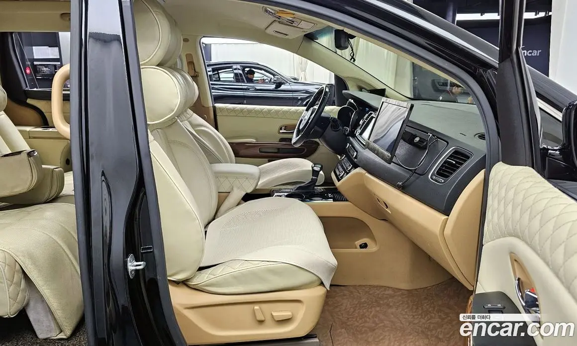 Kia Carnival 2016 3.3 автомат (гидро), фото 11 Kia Carnival 2016 3.3 автомат (гидро), фото 11