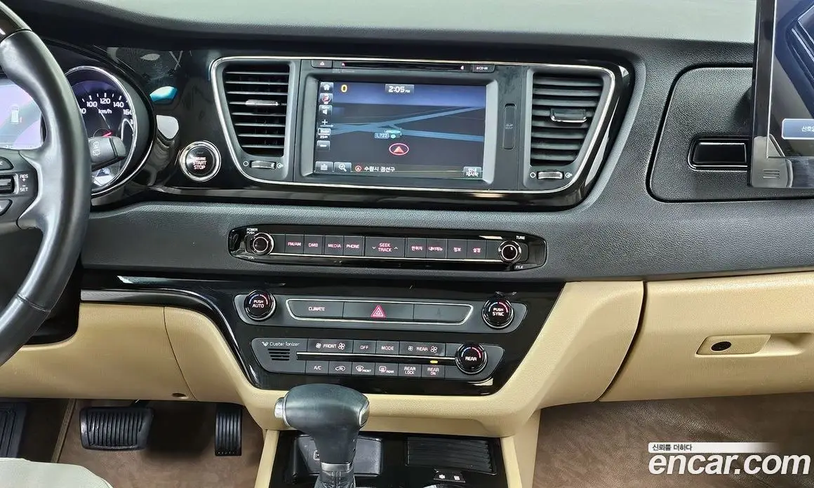 Kia Carnival 2016 3.3 автомат (гидро), фото 14 Kia Carnival 2016 3.3 автомат (гидро), фото 14
