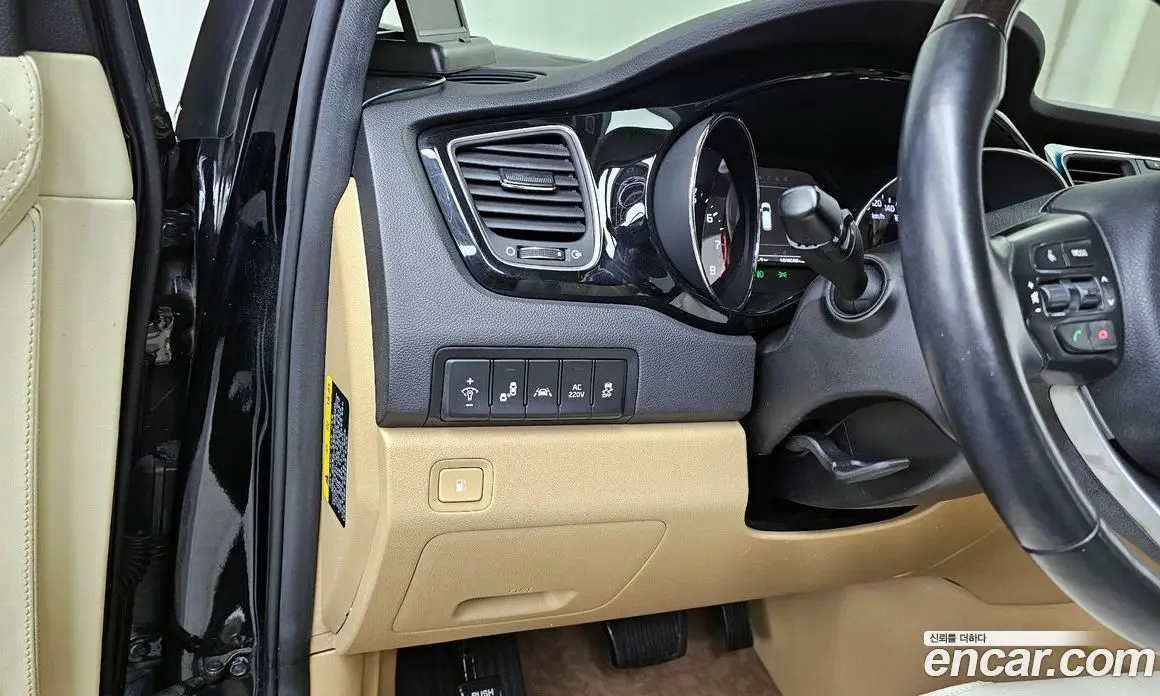 Kia Carnival 2016 3.3 автомат (гидро), фото 16 Kia Carnival 2016 3.3 автомат (гидро), фото 16