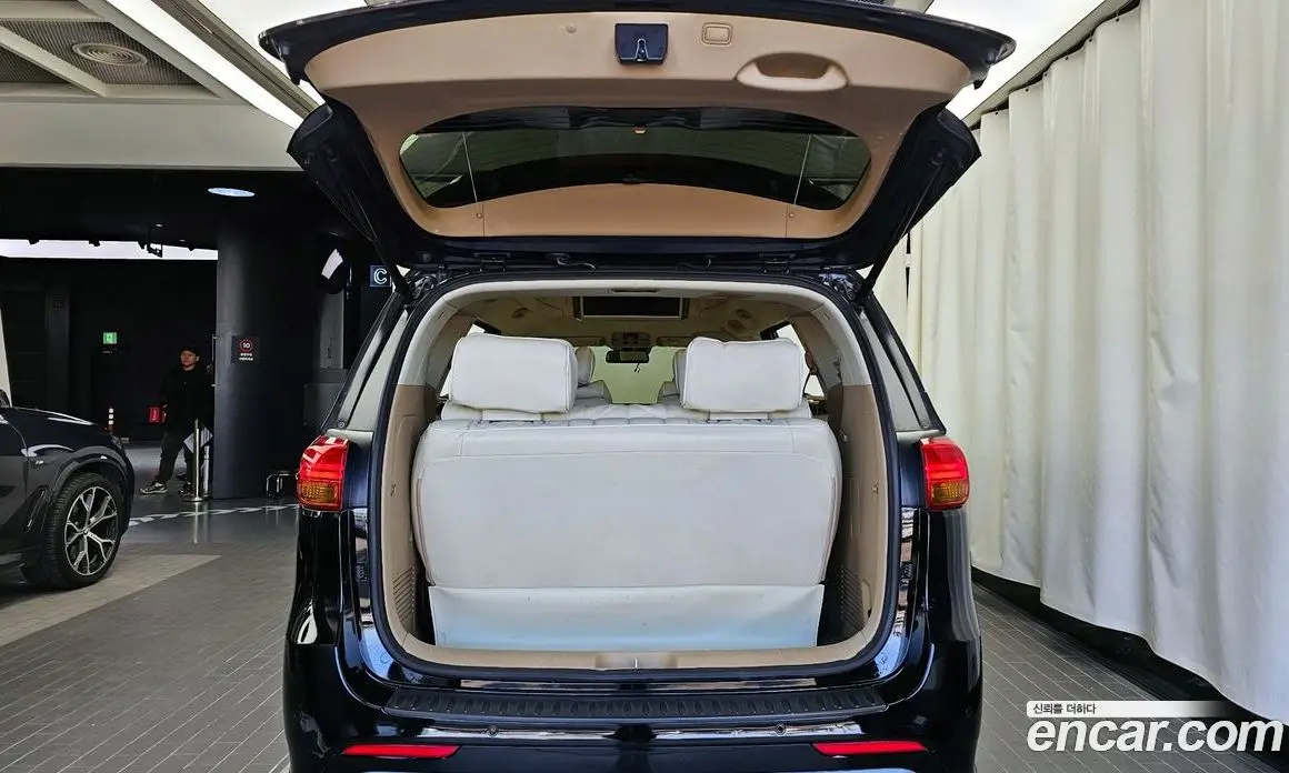 Kia Carnival 2016 3.3 автомат (гидро), фото 18 Kia Carnival 2016 3.3 автомат (гидро), фото 18