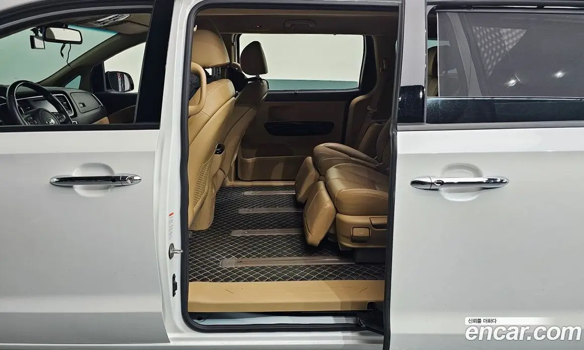 Kia Carnival 2018 2.2 автомат (гидро), фото 16