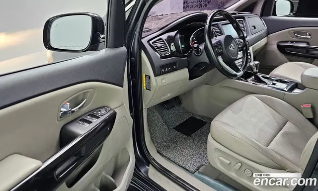 Kia Carnival 2018 2.2 автомат (гидро), миниатюра 11 Kia Carnival 2018 2.2 автомат (гидро), миниатюра 11