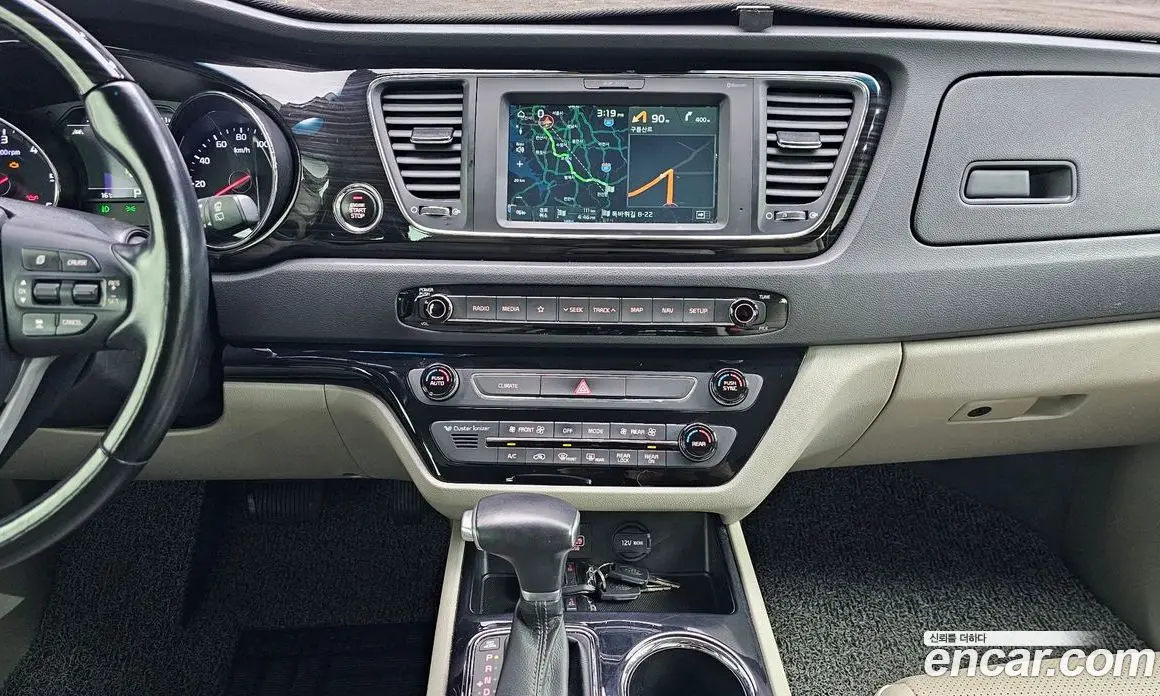 Kia Carnival 2018 2.2 автомат (гидро), фото 16 Kia Carnival 2018 2.2 автомат (гидро), фото 16