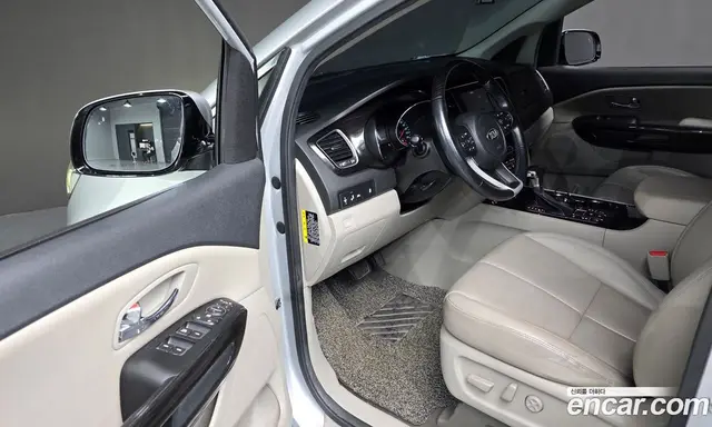 Kia Carnival 2018 2.2 автомат (гидро), миниатюра 11 Kia Carnival 2018 2.2 автомат (гидро), миниатюра 11