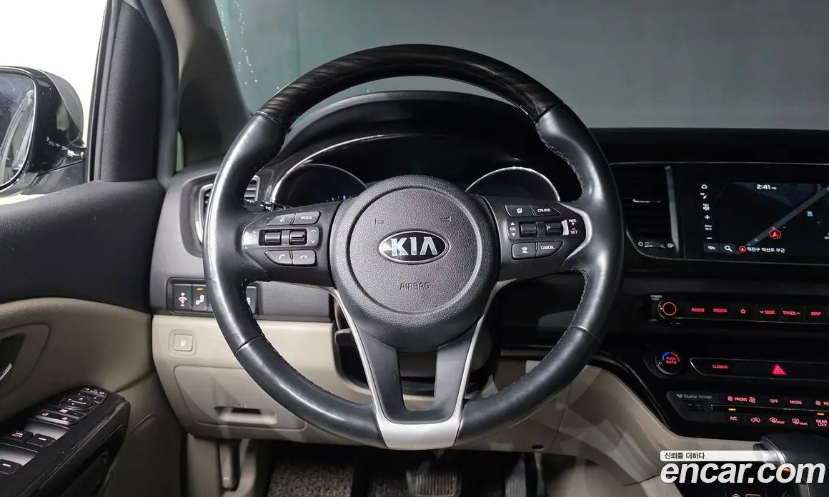 Kia Carnival 2018 2.2 автомат (гидро), фото 14 Kia Carnival 2018 2.2 автомат (гидро), фото 14