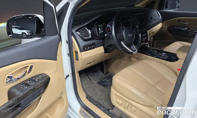Kia Carnival 2018 2.2 автомат (гидро), миниатюра 10