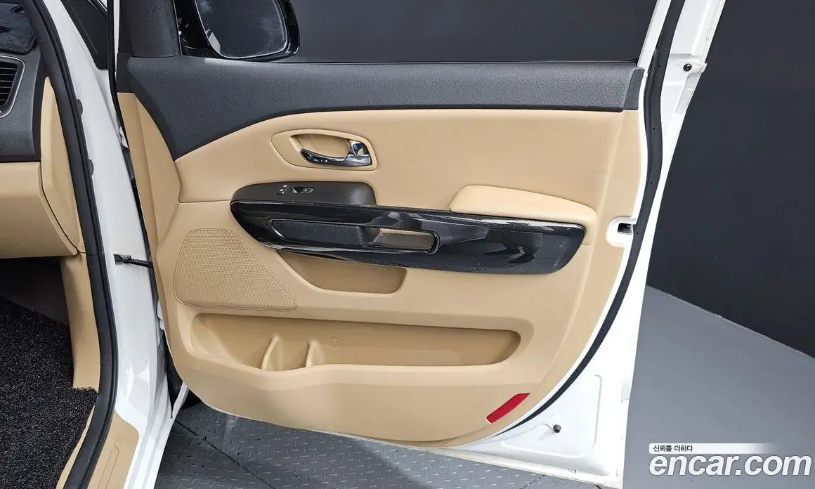 Kia Carnival 2019 2.2 автомат (гидро), фото 14 Kia Carnival 2019 2.2 автомат (гидро), фото 14