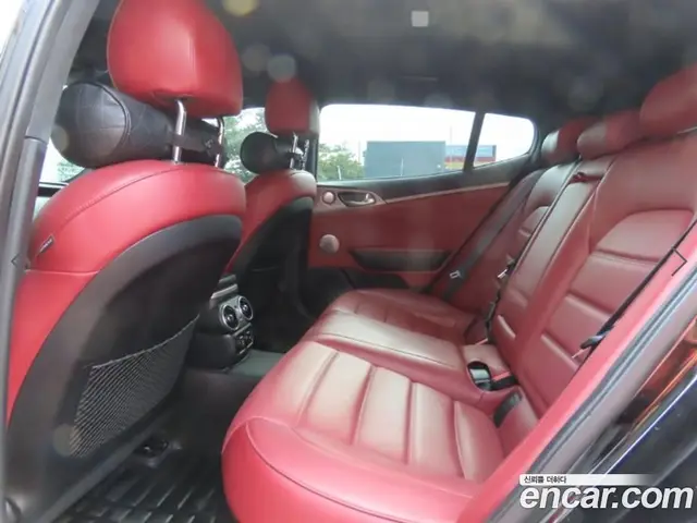 Kia Stinger 2017 3.3 автомат (гидро), миниатюра 8 Kia Stinger 2017 3.3 автомат (гидро), миниатюра 8