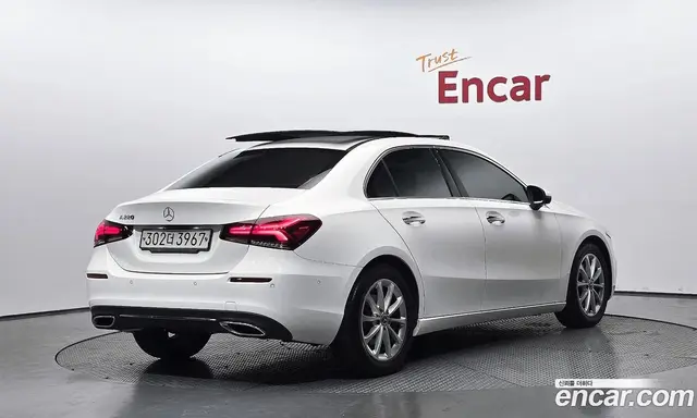 Mercedes-Benz A-Class 2020 2.0 автомат (гидро), миниатюра 2