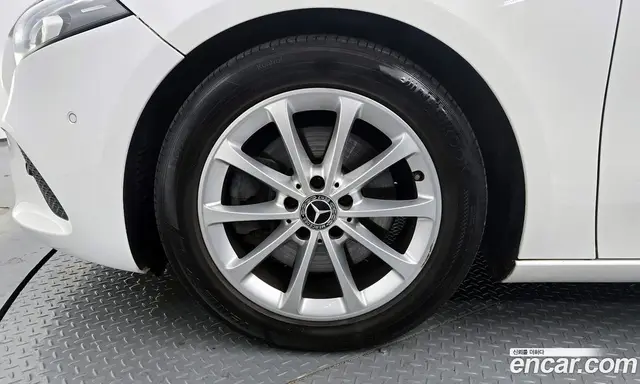 Mercedes-Benz A-Class 2020 2.0 автомат (гидро), миниатюра 5