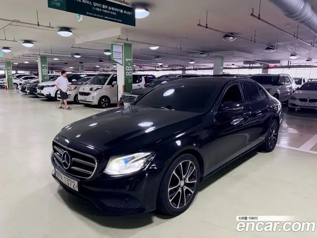 Mercedes-Benz E-Class 2017 2.0 автомат (гидро), миниатюра 2