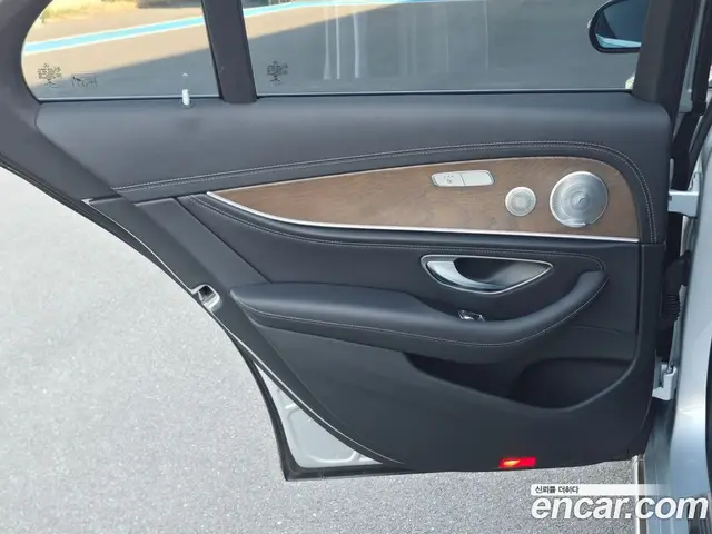 Mercedes-Benz E-Class 2019 2.0 автомат (гидро), миниатюра 11