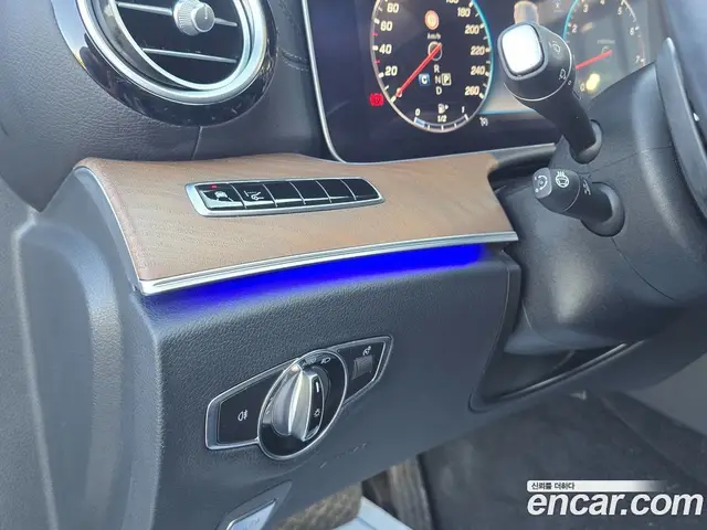 Mercedes-Benz E-Class 2019 2.0 автомат (гидро), миниатюра 12
