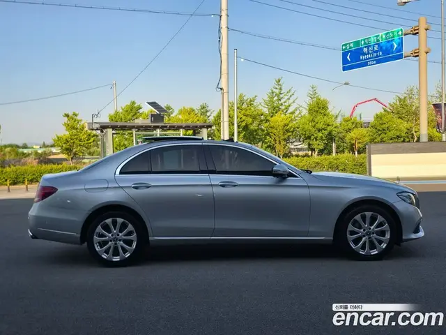 Mercedes-Benz E-Class 2019 2.0 автомат (гидро), миниатюра 4